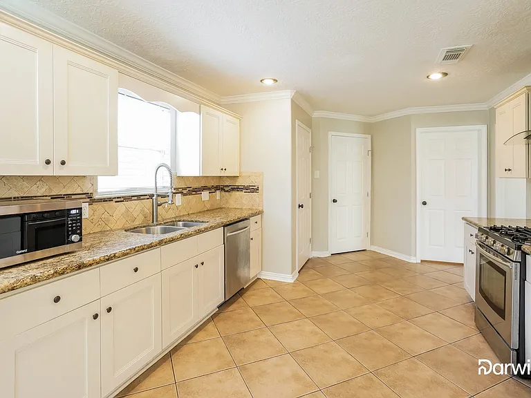 21907 Hemlock Park Dr — Photo 3