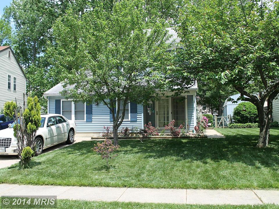 1st image of 415 Winterberry Dr