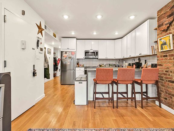 5th image of 35 Cambridge Pl APT 1