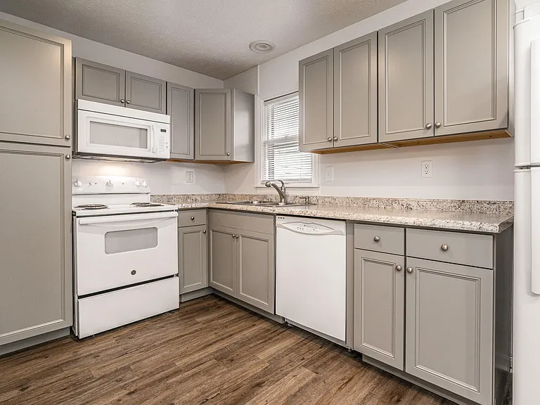 6910 Stablelake Ct — Photo 18