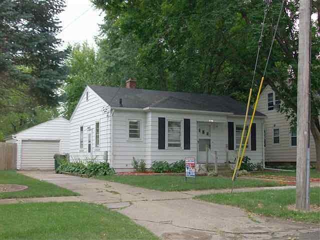 2nd image of 2215 Randolph St