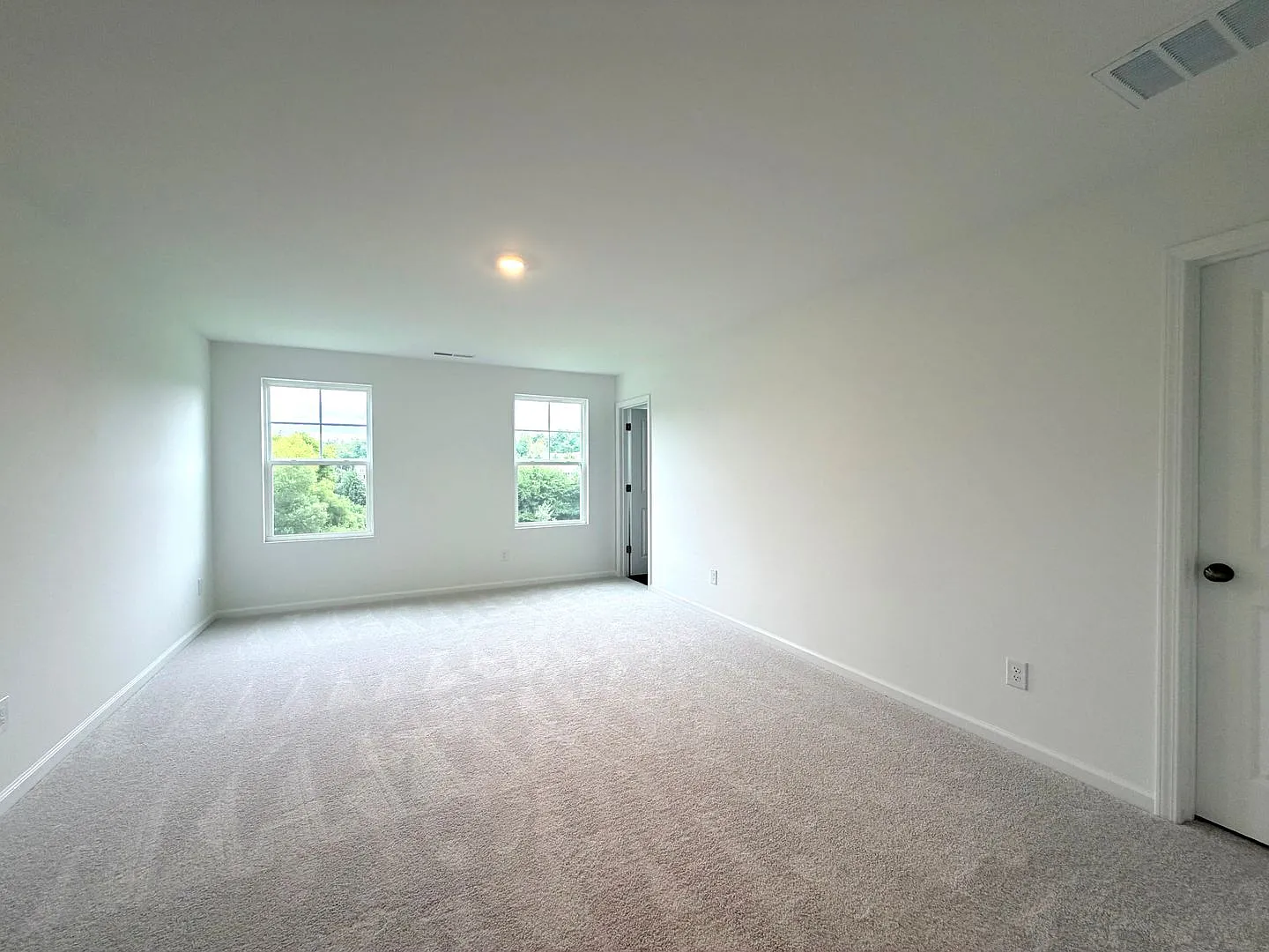 ~~ Luxurious End Unit 3-bedroom Townhome ~~ — Photo 4