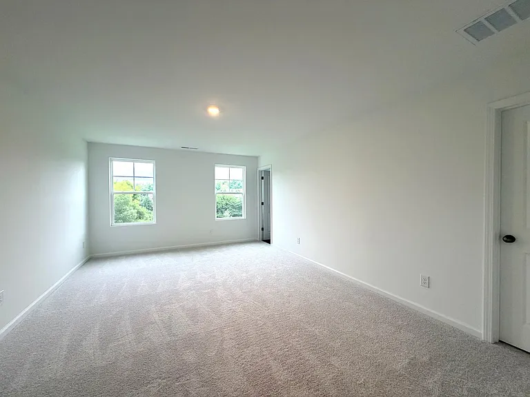 501 Fran Dr — Photo 4
