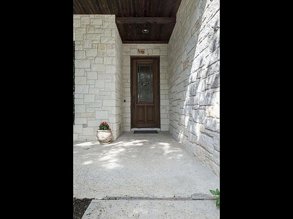 3rd image of 104 Thackery Ct