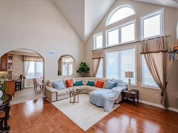 58 Kestrel St, Kitchener, ON N2K 4K1