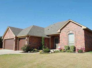 2204 Valley Holw, Norman, OK 73071