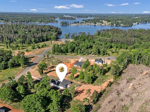 2nd image of 272 Breakwater Dr