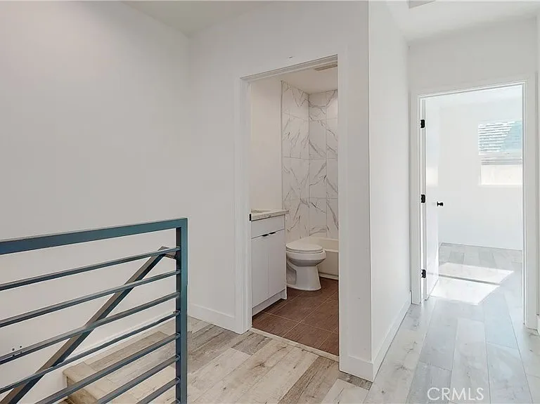 236 N Burlington Ave — Photo 12