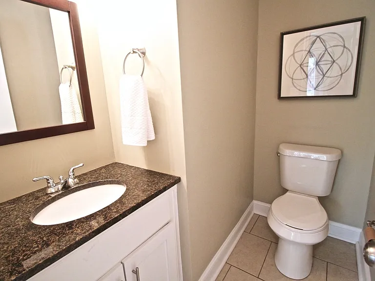 Plaza La Belle Apartments — Photo 25