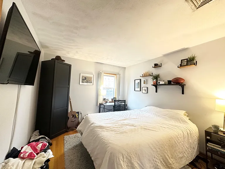 237 Hanover St #4B — Photo 11