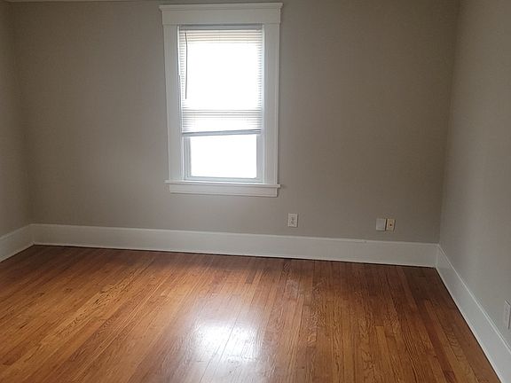 2nd image of 624 W 1st St APT B