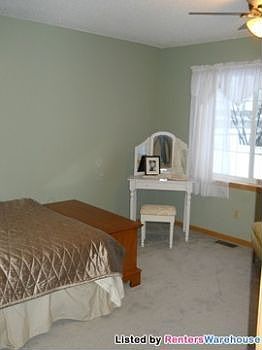 5th image of 438 Mission Hills Way E