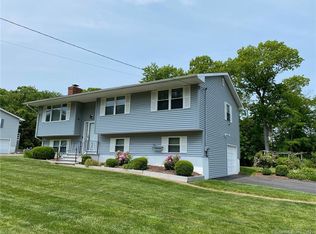 17 Woodcrest Rd, Seymour, CT 06483