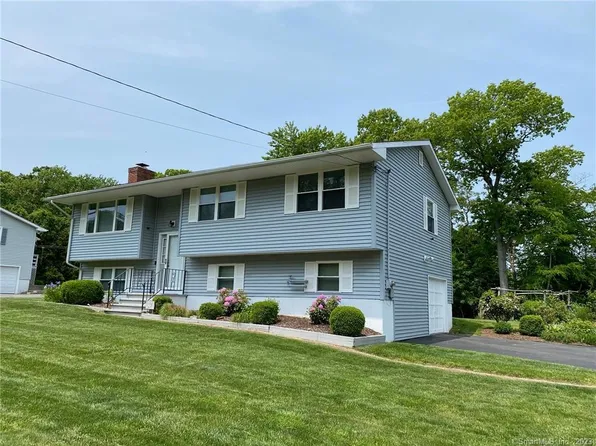 17 Woodcrest Road, Seymour, CT 06483