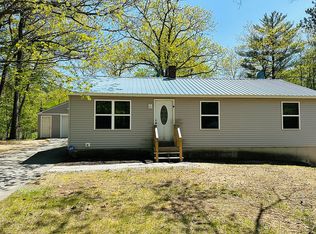 3 Village Ln, Oxford, ME 04270