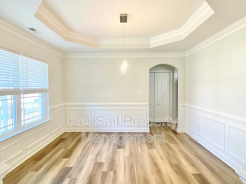 4 bed, 2.5 bath, 2910 sqft, $3,370 — Photo 3