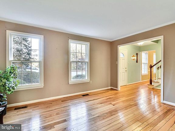 4th image of 9349 Chestnut Knolls Dr