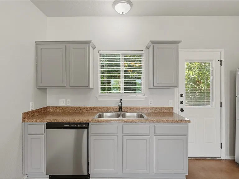 193 Rosedale Ave — Photo 12