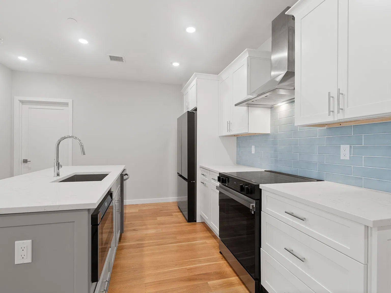 267 Old Colony Ave — Photo 4