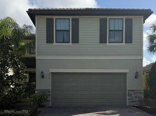 816 SE Villandry Way, Port St Lucie, FL 34984
