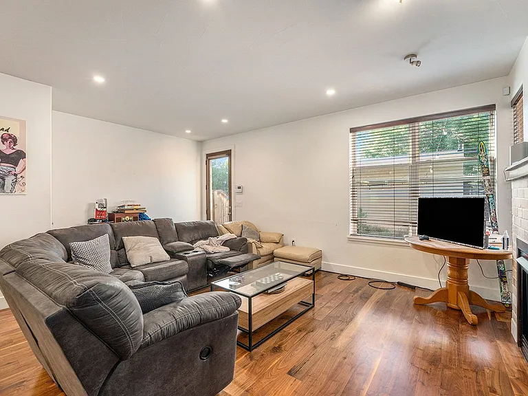 3315 W Hayward Pl — Photo 3
