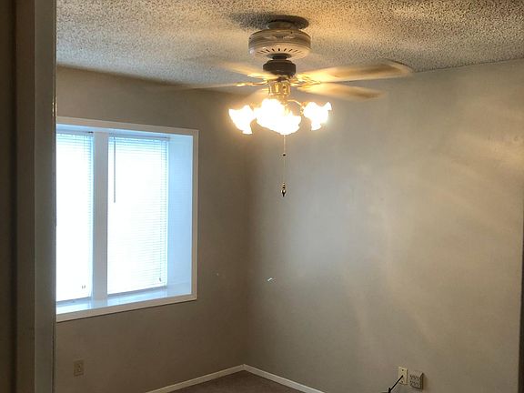 5th image of 413 Top Hill Dr #1