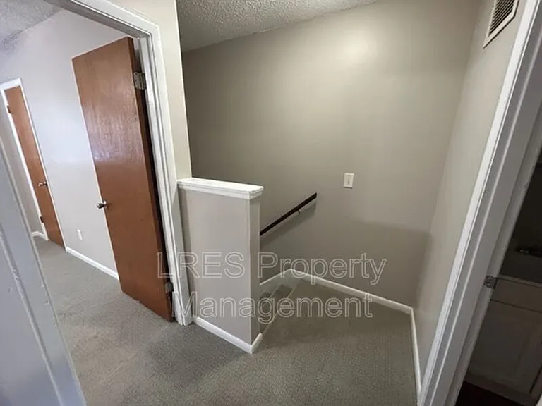 816 W 25th St — Photo 50