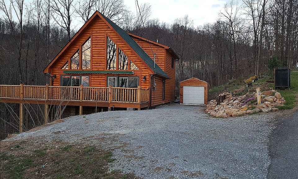 2nd image of 634 Pinecrest Dr