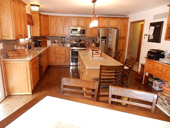 3rd image of 58265 Benham Ave