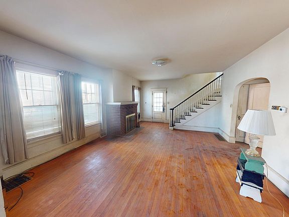 3rd image of 1312 Hepburn St
