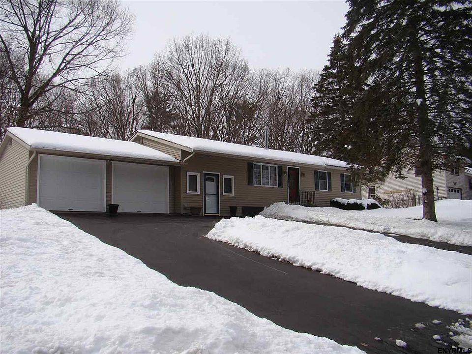 1st image of 13 Deerfield Pl