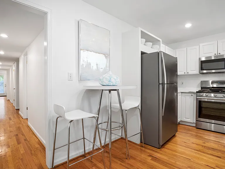 352 Cherokee Ave SE #4 — Photo 4