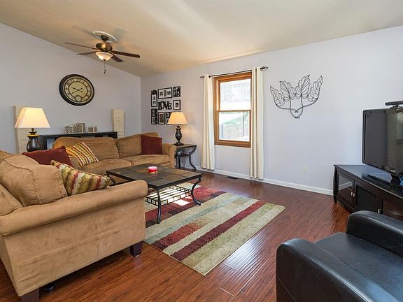 3rd image of 4713 Norwich Ct