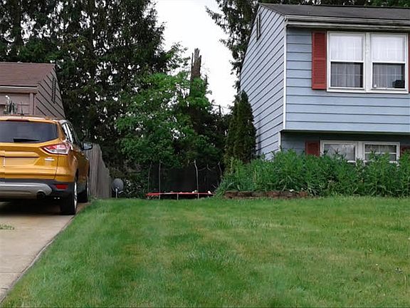 3rd image of 164 Camrose Dr
