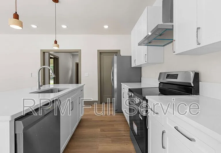 2400 Buchanan St — Photo 10