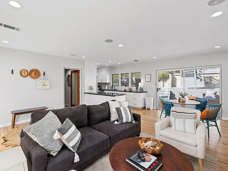 7103 Earldom Ave — Photo 14