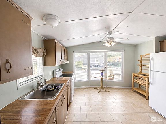 3rd image of 8508 144th Avenue E #11
