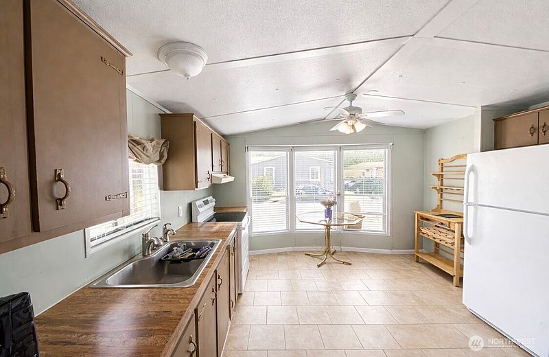 3rd image of 8508 144th Avenue E #11