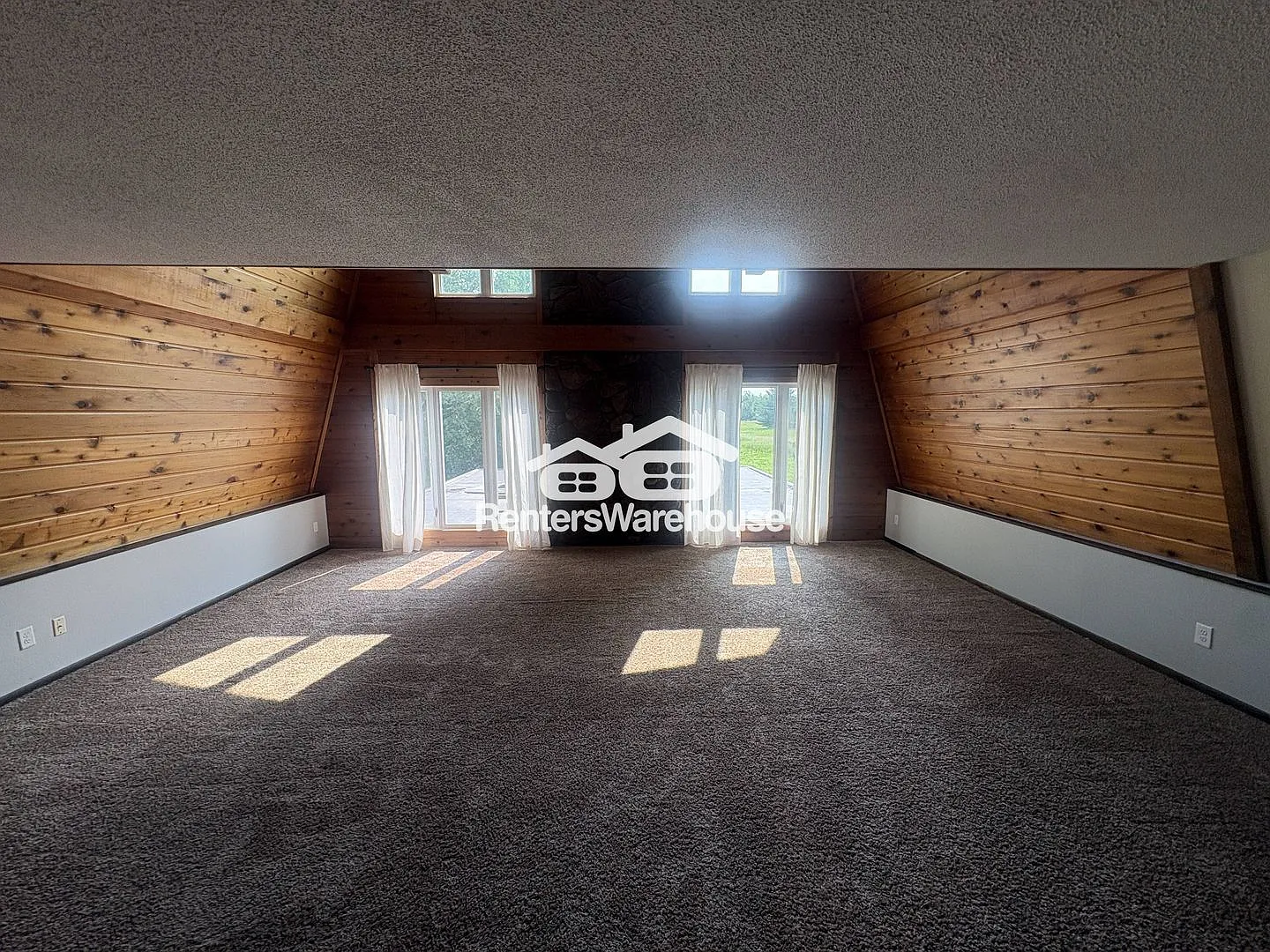 Private and Wooded in Blaine! 4 Bedroom 3 Bath 3000+ square feet! — Photo 2