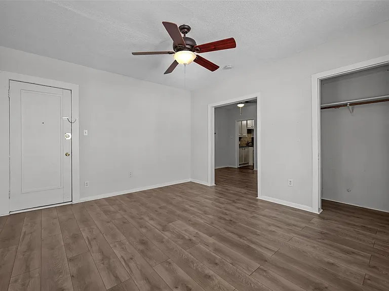 907 W Gray St #2 — Photo 9