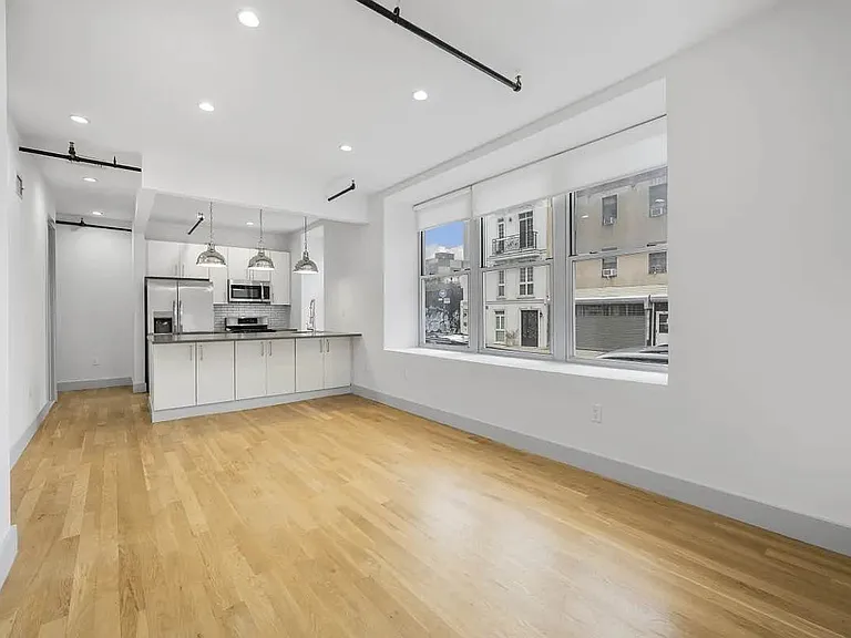 347 Lorimer St #2B — Photo 2