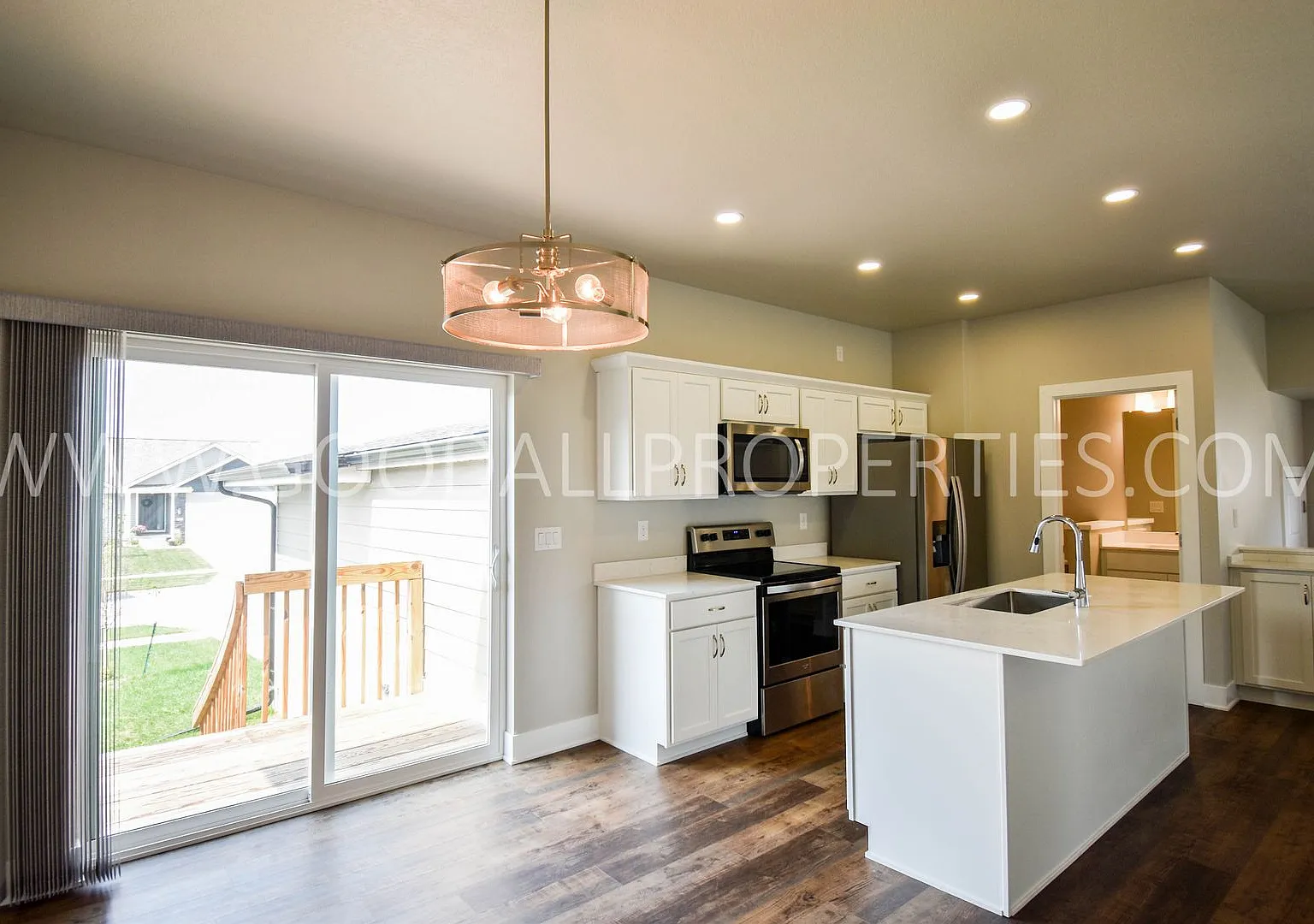 Modern Ranch Home in Waukee | Finished Basement & Waukee Schools — Photo 2