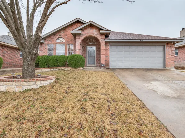 919 Sharp Dr, Cedar Hill, TX 75104