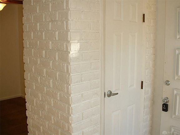 5352 Entry closet