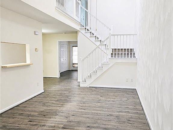 3rd image of 158 Squire Reach