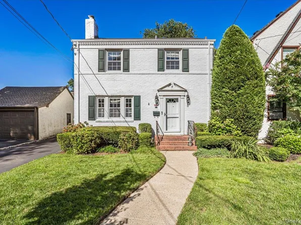 5 Ash Street, Floral Park, NY 11001