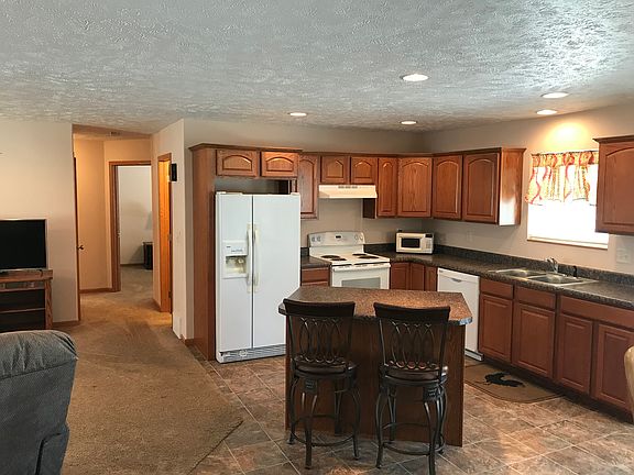 5th image of 712 Jaxon St