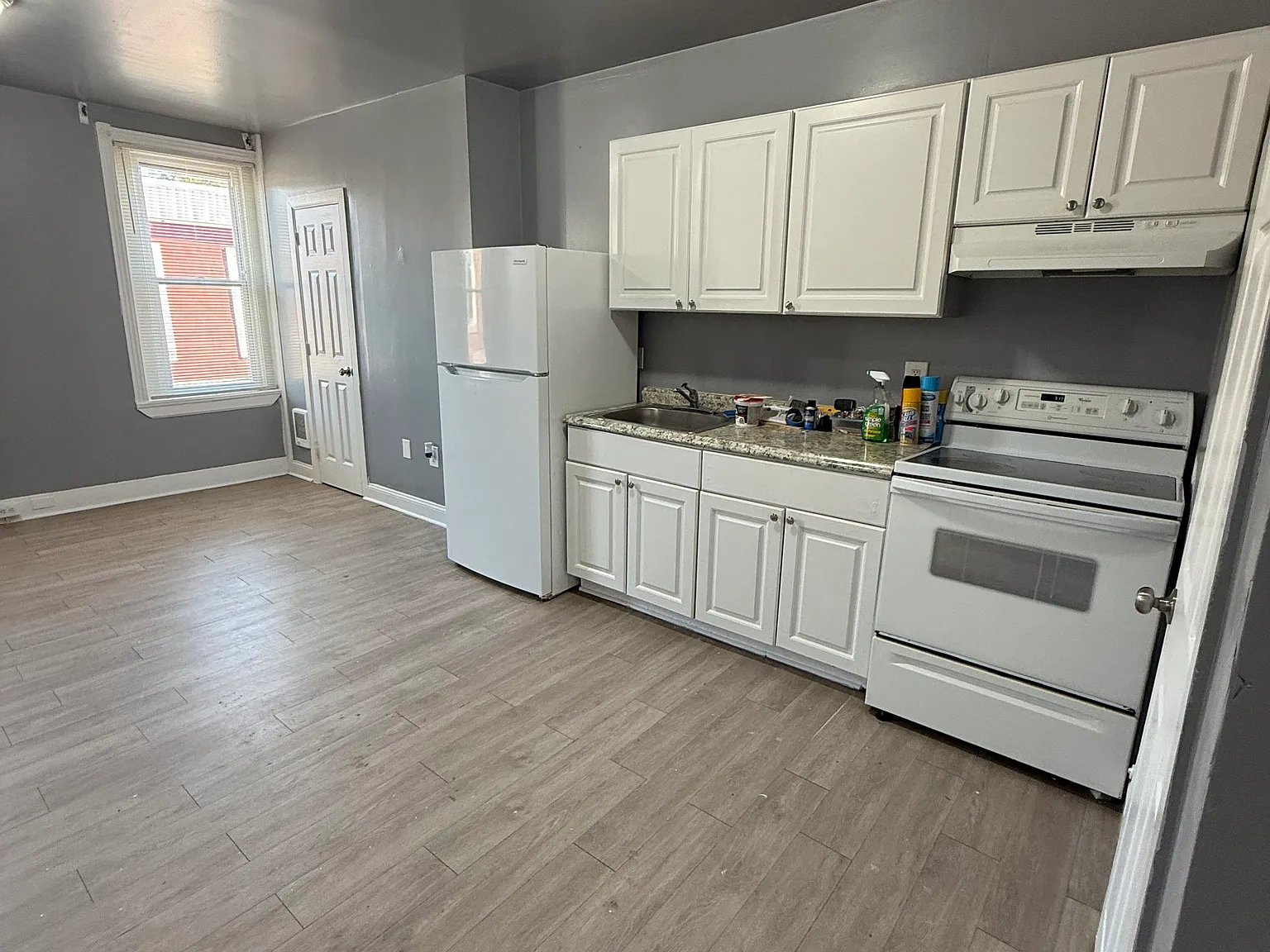 1 bed, 1000 sqft, $1,300 — Photo 3