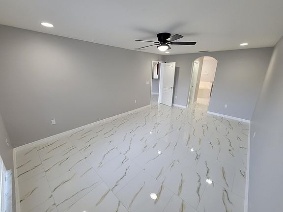 4th image of 60 Herring Ct