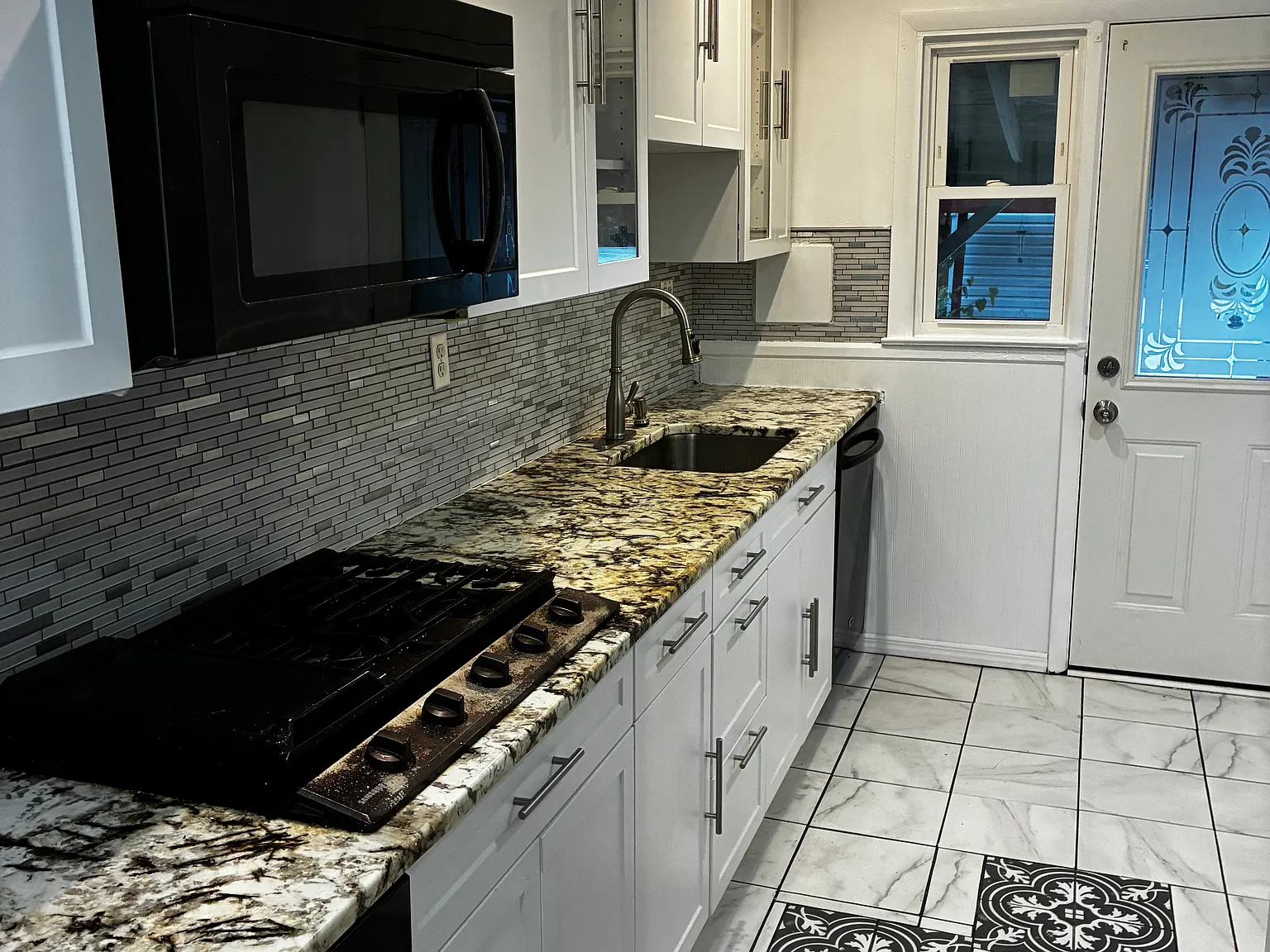 4 bed, 2070 sqft, $2,800 — Photo 4